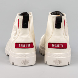 Palladium Pampa Hi Patch Star White