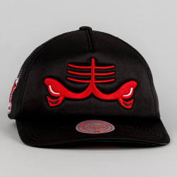 Mitchell & Ness NBA LOGO REMIX TRUCKER SNAPBACK HWC CHICAGO BULLS BLACK