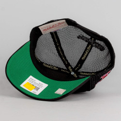 Mitchell & Ness NBA LOGO REMIX TRUCKER SNAPBACK HWC CHICAGO BULLS BLACK