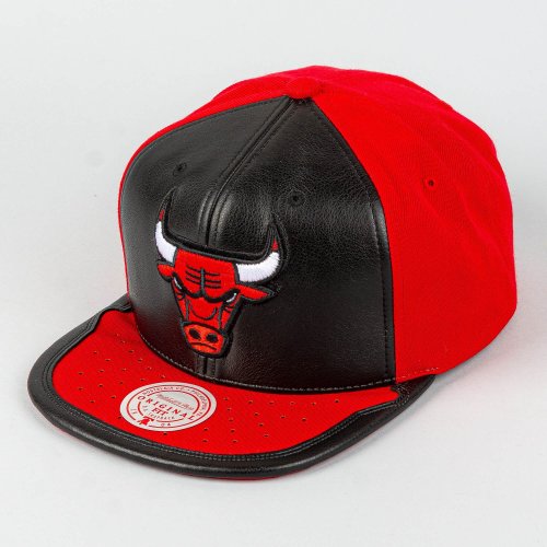Mitchell & Ness NBA Day One Snapback CHICAGO BULLS Black / Red