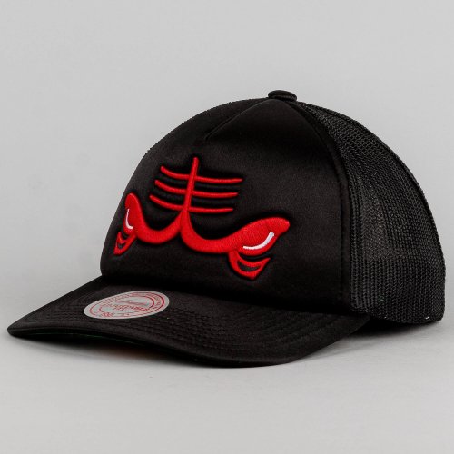 Mitchell & Ness NBA LOGO REMIX TRUCKER SNAPBACK HWC CHICAGO BULLS BLACK